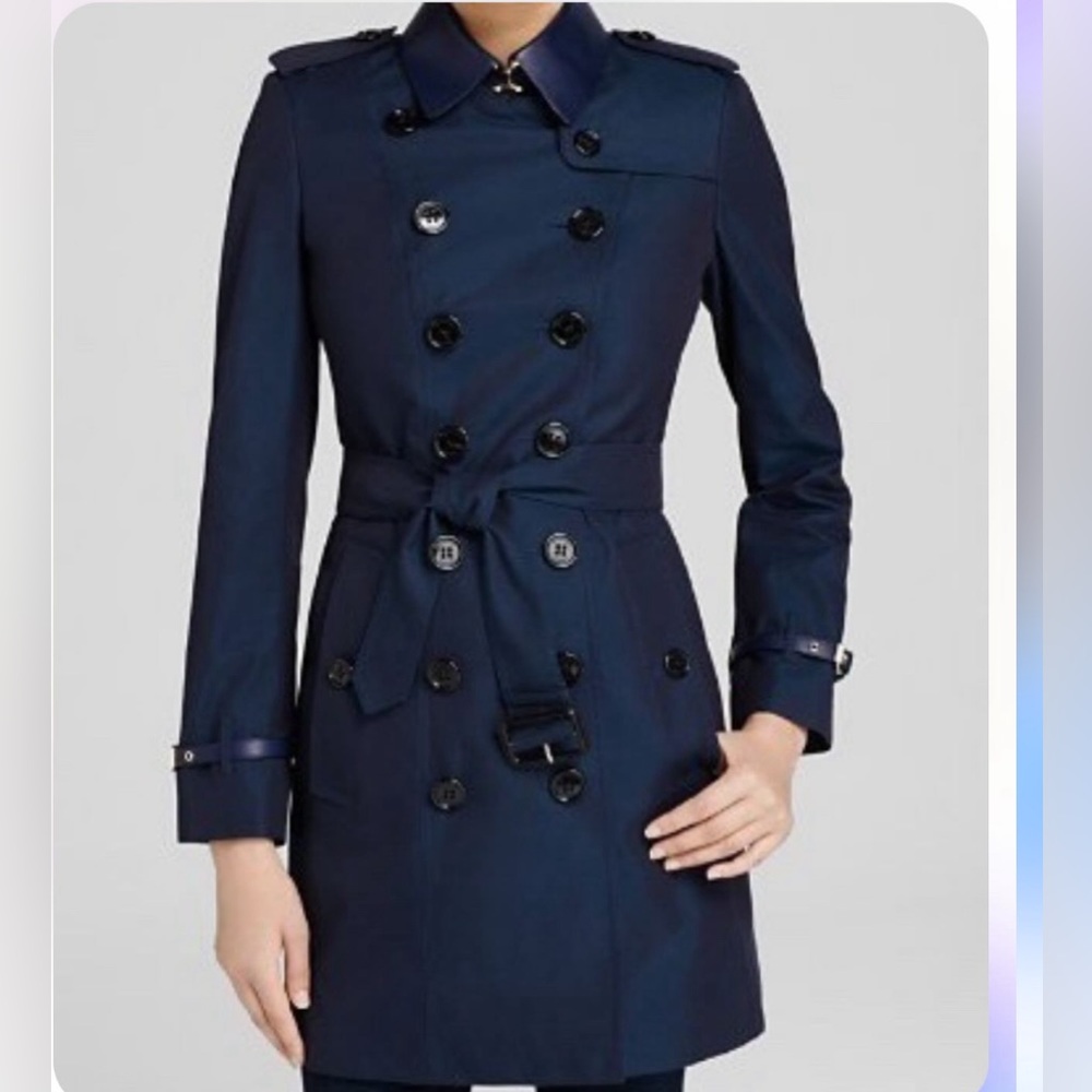 ISO Burberry Garderbine Trenchcoat Leather Details